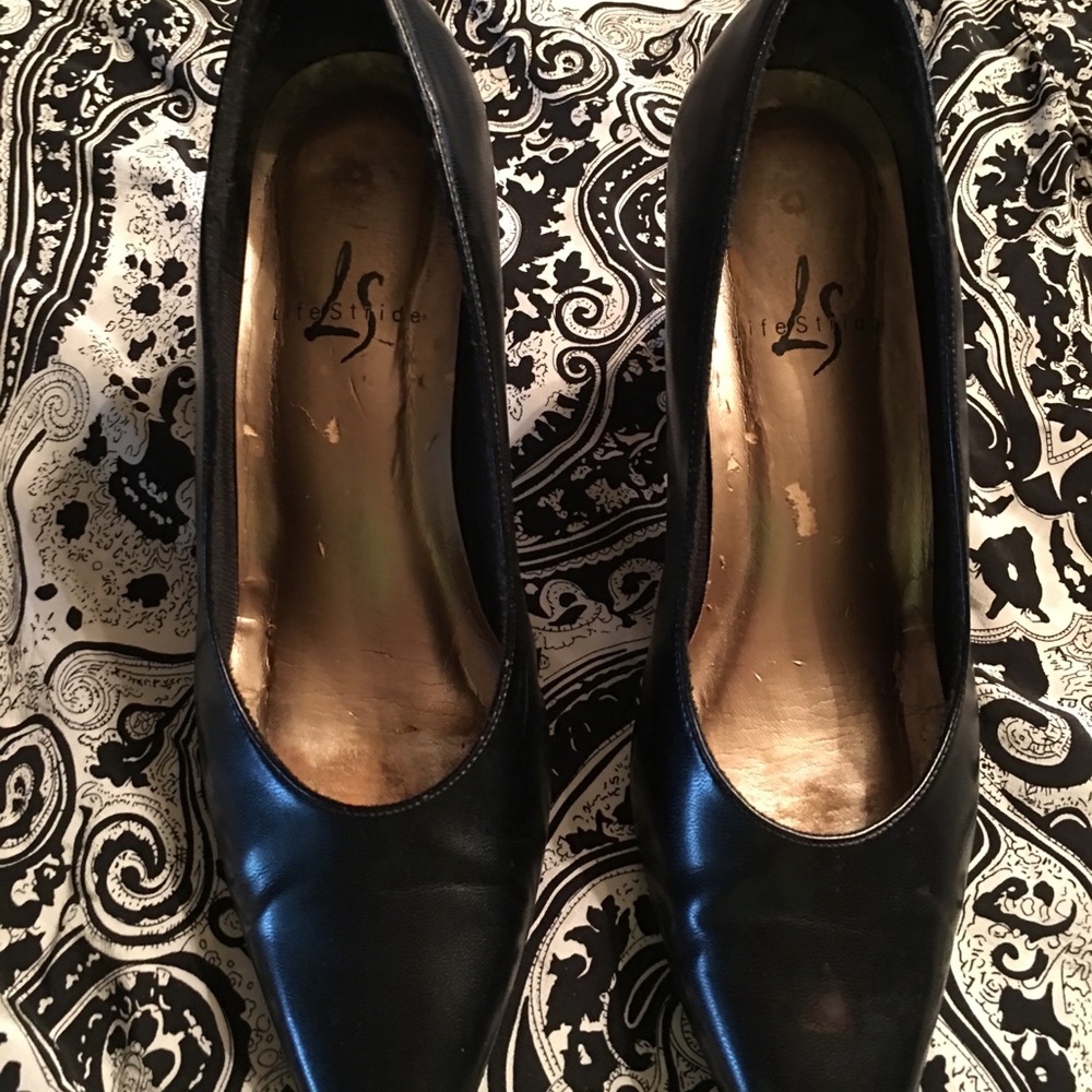 Life stride Black Pumps